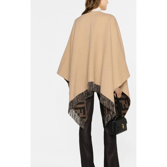 $2100 BRAND NEW FENDI REVERSIBLE WOOL CASHMERE FF LOGO CAPE PONCHO WRAP NWT! - Picture 3 of 16